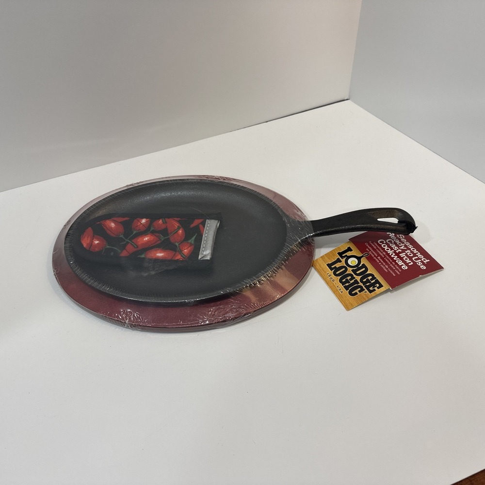 Lodge Cast Iron Fajita Set – Oval Skillet with Wooden Server – New